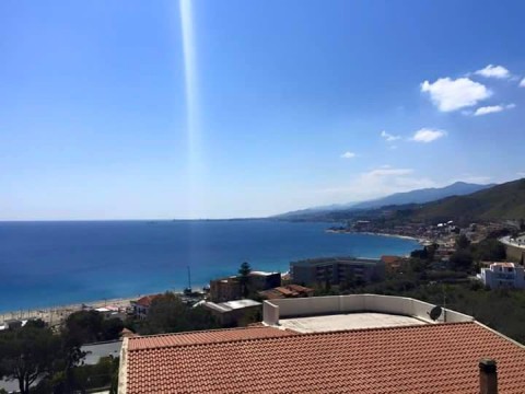 Proseguono le belle giornate in riva allo Stretto di Messina. 5 11133717_660136500783307_1529960113937555305_n