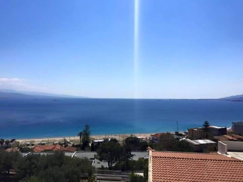 Proseguono le belle giornate in riva allo Stretto di Messina. 4 934815_660136484116642_2146894818750592121_n